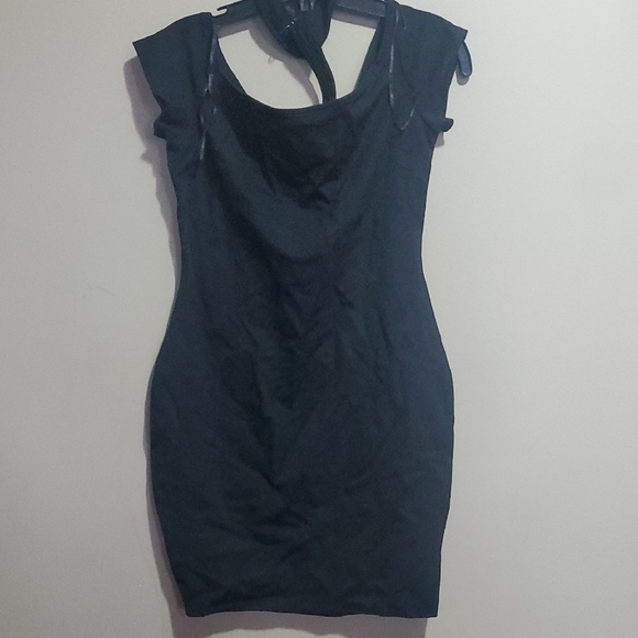 Guess Dresses & Skirts - Guess Elegant Black Dress Size Medium